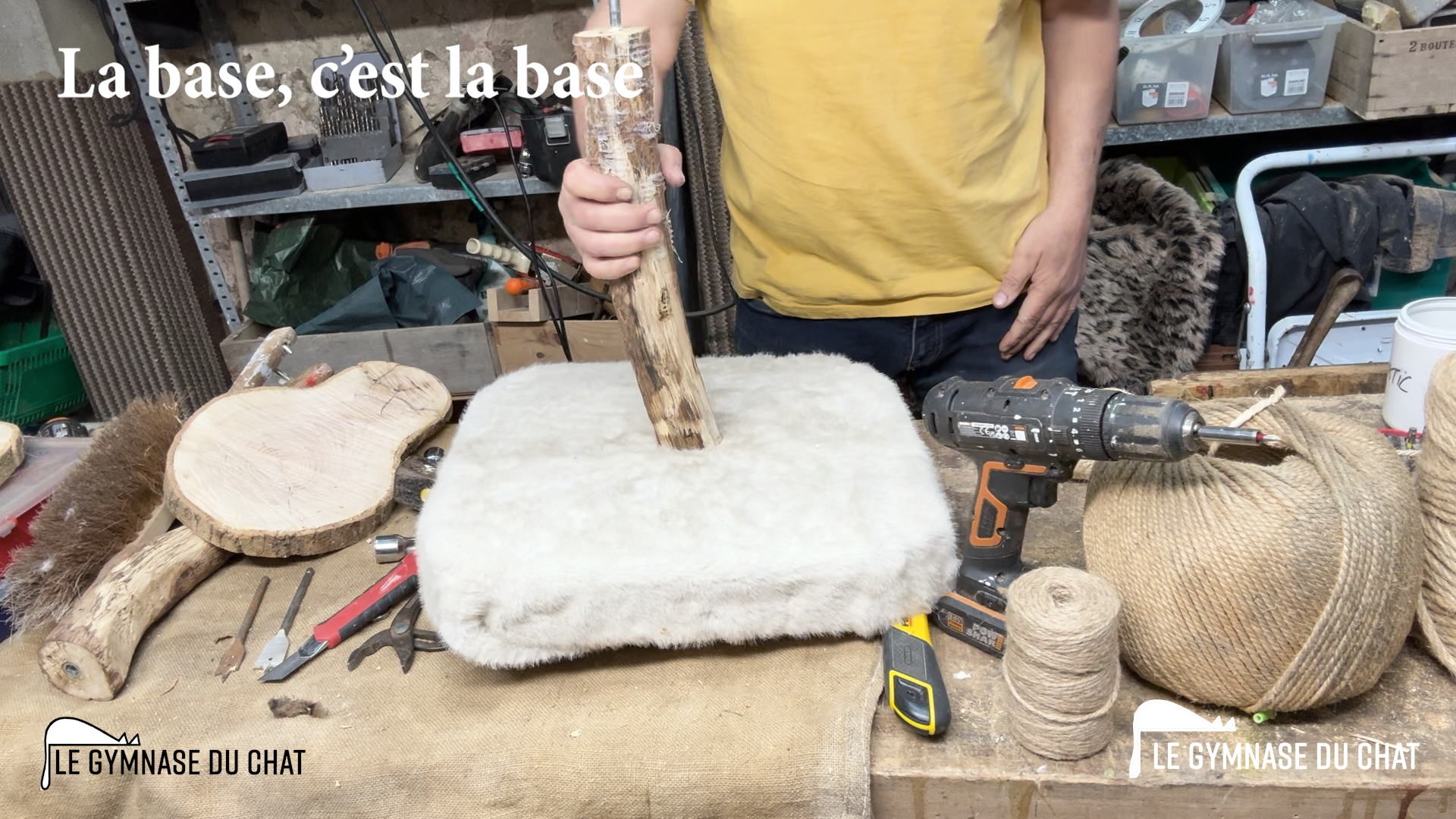 Si le chat sent que c'est pas rassurant, il y va pas. Une bonne fixation, c’est ce qui empêche la branche de bouger, de tourner ou de se desserrer avec le temps : j'ai vu trop d'arbres à chats bringuebalants :)