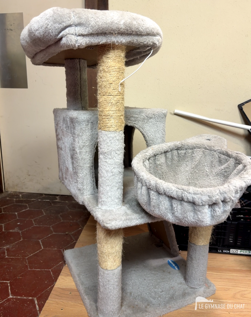 Cet arbre à chat, même s'il a du rentrer dans son cahier des charges économique, et finalement de pas si mauvaise facture.