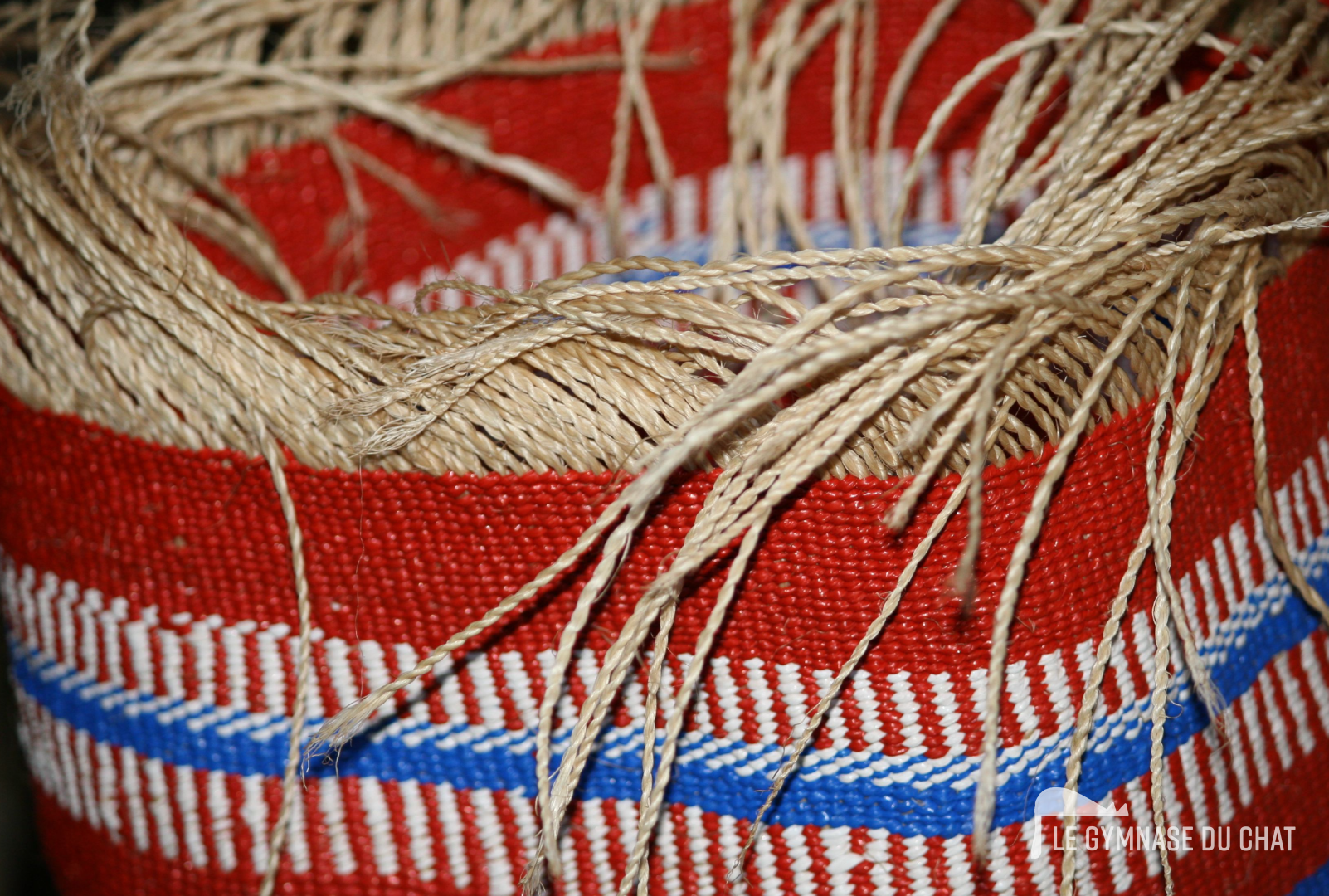 Le sisal ne sert pas qu'à faire des griffoirs pour chat. Mais nous sommes curieux de savoir combien passe dans les griffoirs :)